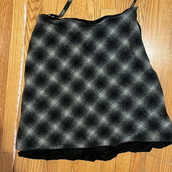 Grey Plaid skirt from Hobbs England! - Picture 6 of 6